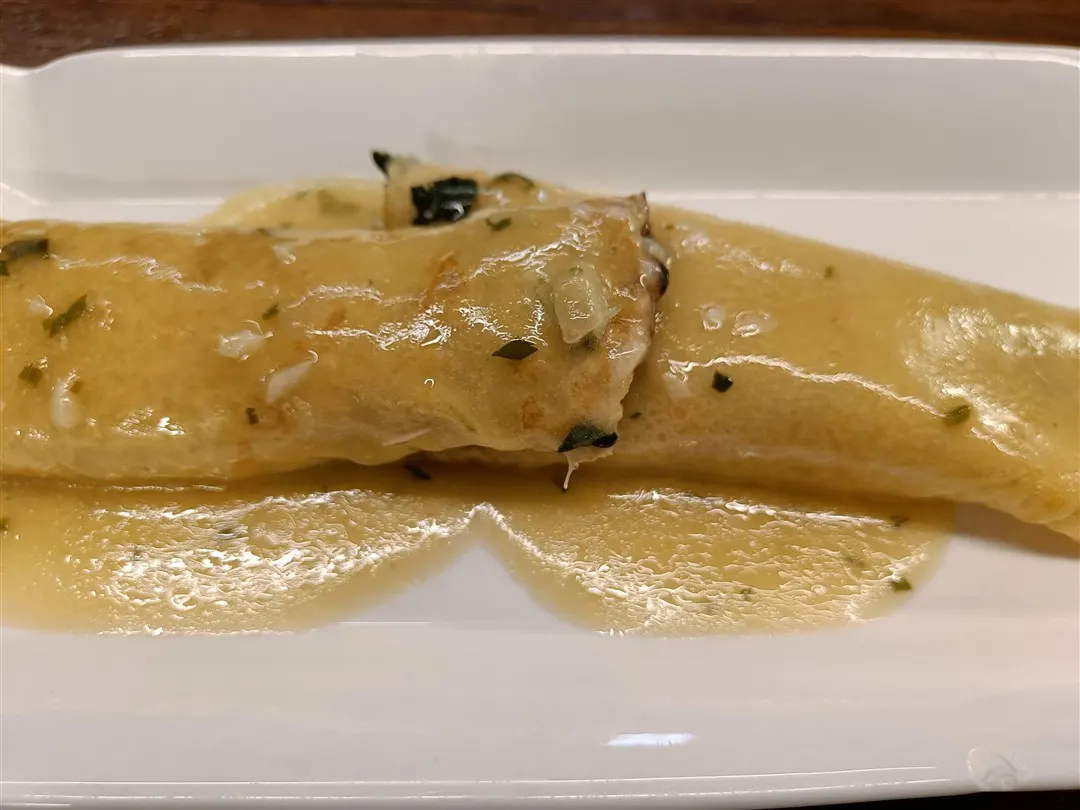 Crepes rellenos de hongos y bechamel